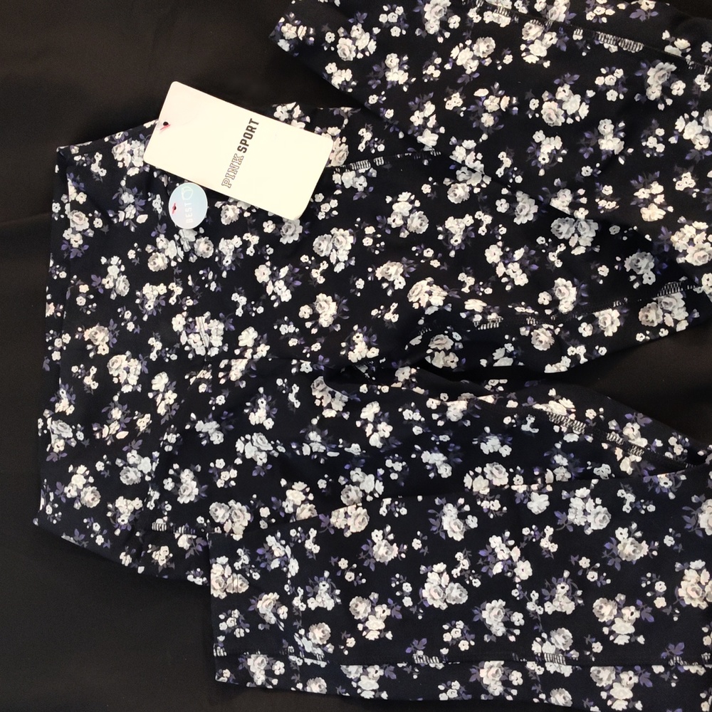 NWT Victoria's secret Pink size small crop leggings